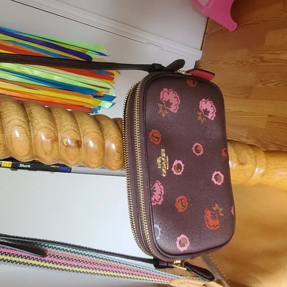 Coach Pink and Brown Crossbody Bag with Elegant Design - Picture 9 of 10